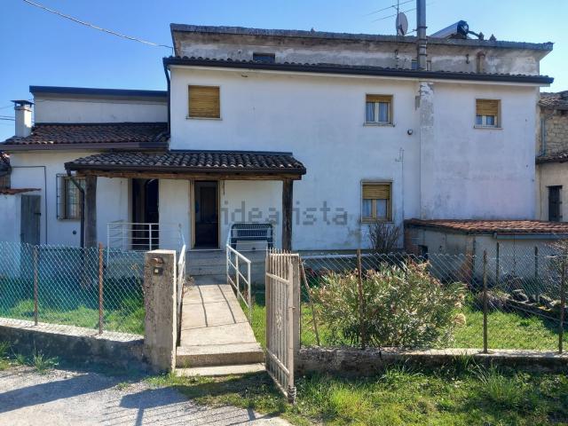 Casa in vendita a Zavattarello, Lombardia