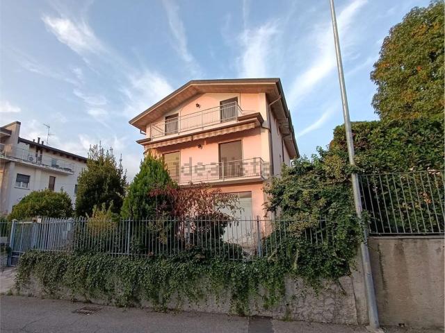 Casa in vendita a Veduggio Con Colzano, Lombardia