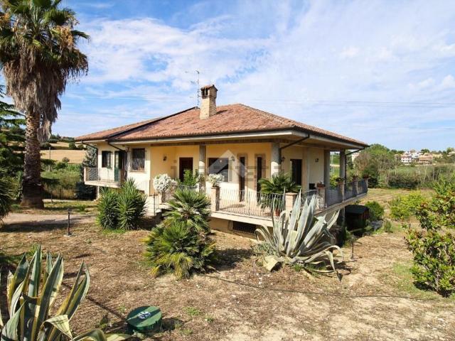 Casa in vendita a Roseto Degli Abruzzi, Abruzzo