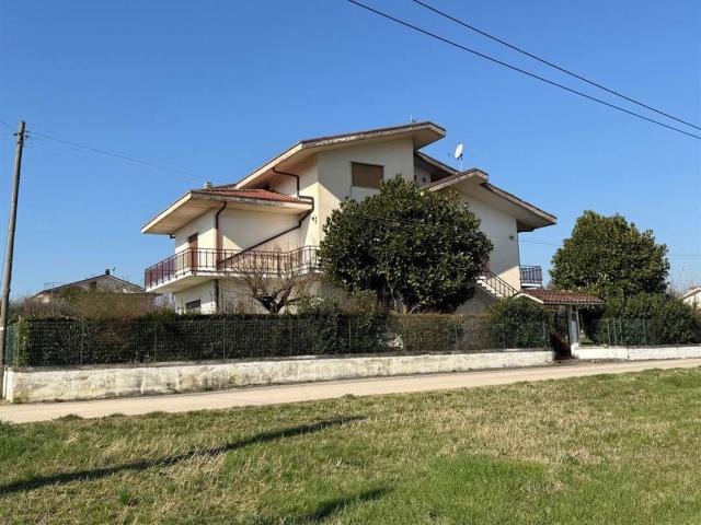 Casa in vendita a Ceprano, Lazio