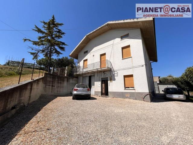 Casa in vendita a Piattoni, Marche