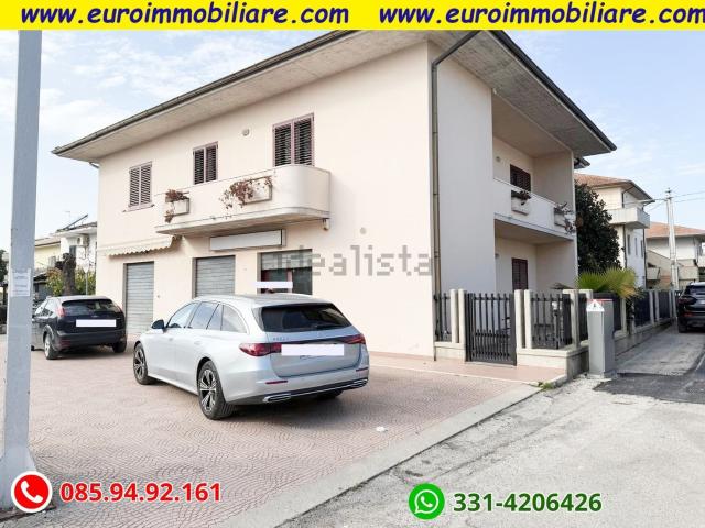 Casa in vendita a Pagliare, Morro D'oro