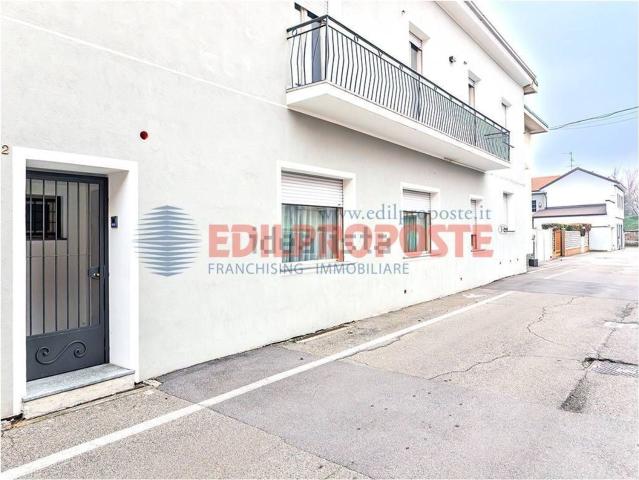 Casa in vendita a Valera, Varedo