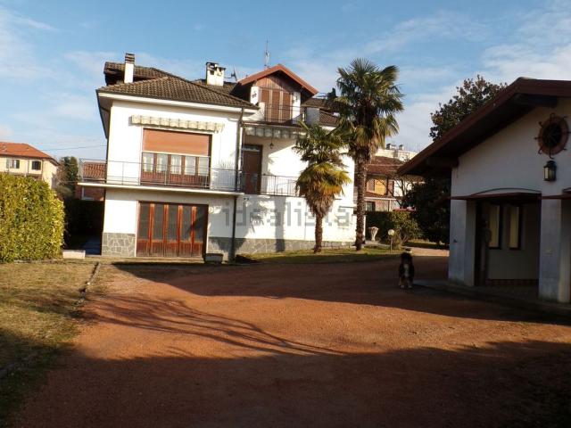Casa in vendita a Varano Borghi, Lombardia