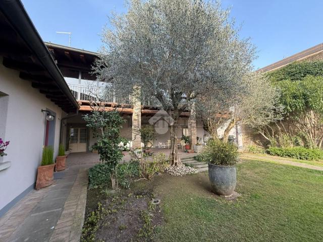 Casa in vendita a Villaggio Famiglia, Rovato