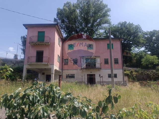Casa in vendita a Pertosa, Campania