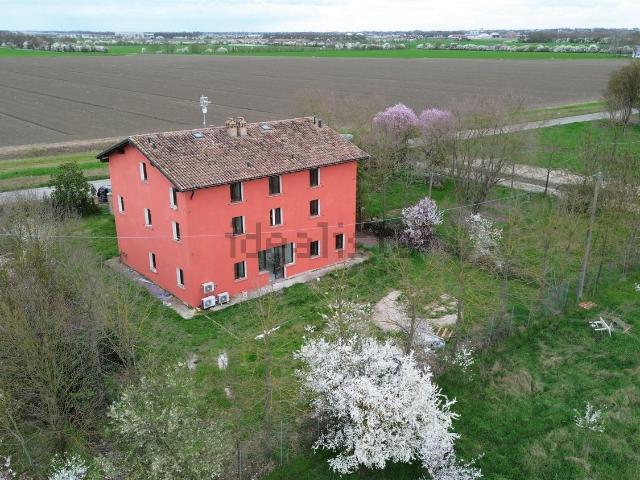 Casa in vendita a Terra di Mezzo, Re