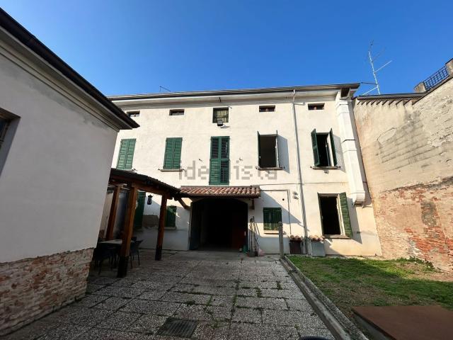 Casa in vendita a Bassa Reggiana, Re