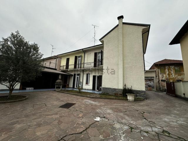 Casa in vendita a Samarate, Lombardia