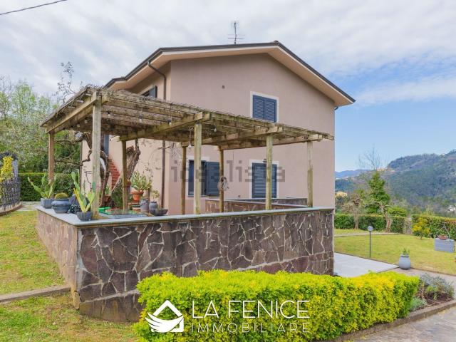 Casa in vendita a Vezzano Ligure, Liguria