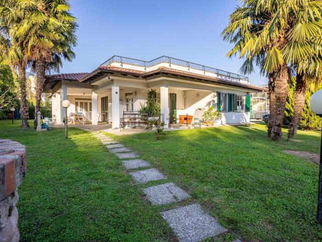 Casa in vendita a Canton d'Oro, Caravate