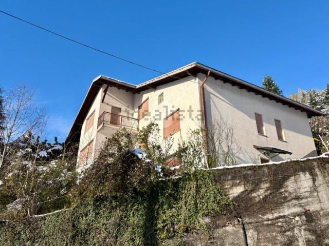 Casa in vendita a Gandino, Lombardia
