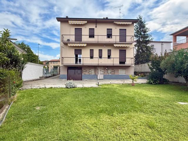 Casa in vendita a Rione Ponte Vecchio, Voghera