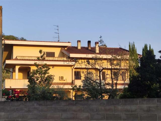 Casa in vendita a Collecorvino, Abruzzo