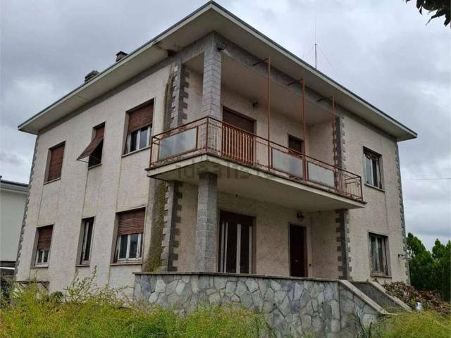 Casa in vendita a Cairate, Lombardia