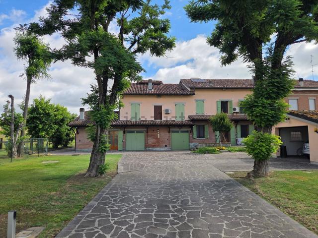 Casa in vendita a Duomo, Guastalla