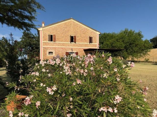 Casa in vendita a Terre Roveresche, Marche