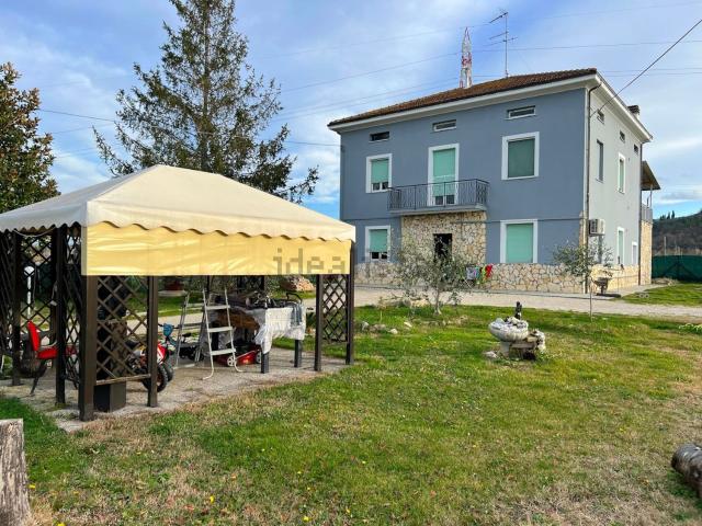 Casa in vendita a Vallefoglia, Marche