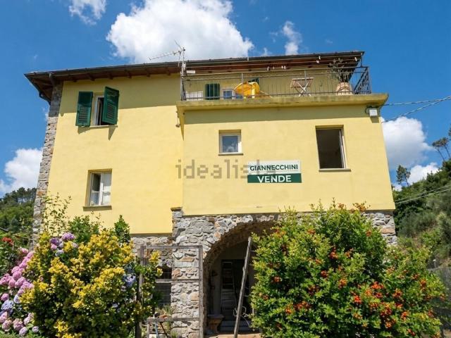Casa in vendita a Follo, Liguria