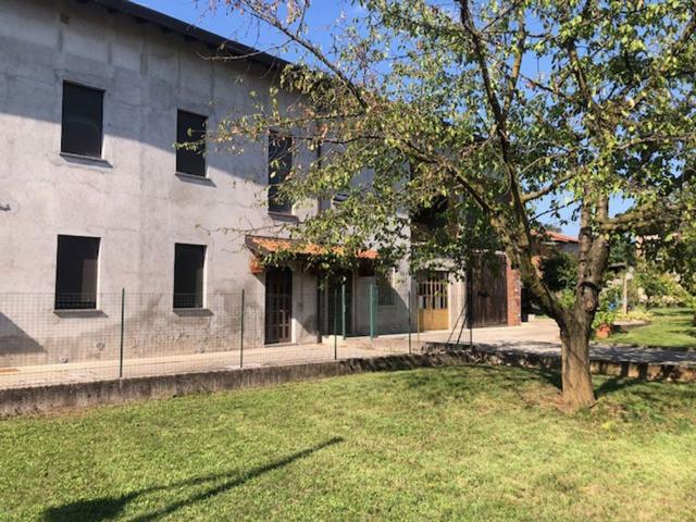 Casa in vendita a Tradate, Lombardia