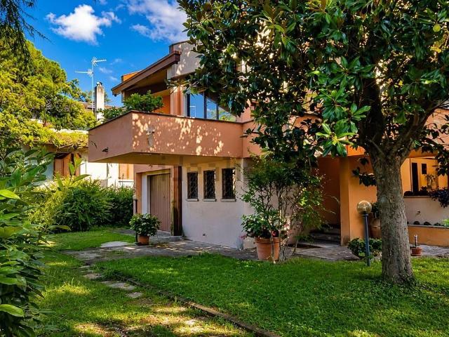 Casa in vendita a Foligno, Perugia