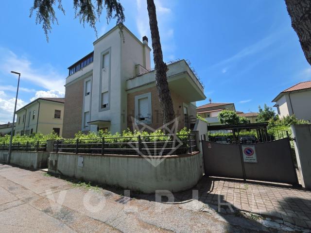 Casa in vendita a Foligno, Umbria