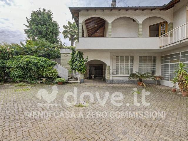 Casa in vendita a Tradate, Lombardia