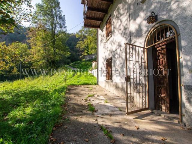Casa in vendita a Sant'Antonio d'Adda, Caprino Bergamasco