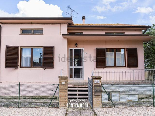 Casa in vendita a Terre Roveresche, Marche