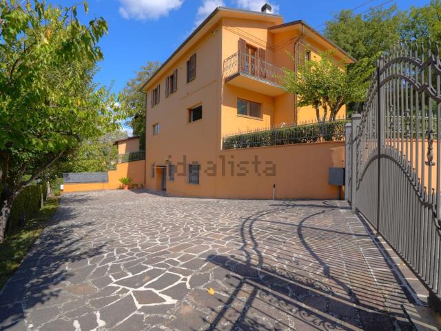 Casa in vendita a Canepina, Camerino