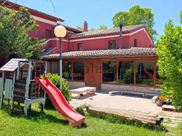 Casa in vendita a Trecastelli, Marche
