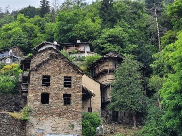 Casa in vendita a Caprezzo