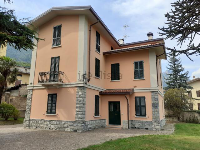 Casa in vendita a Civate, Lombardia