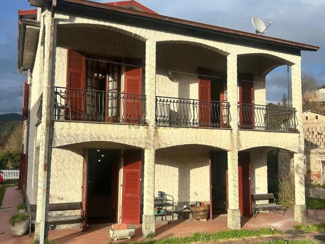 Casa in vendita a Beverino, Liguria