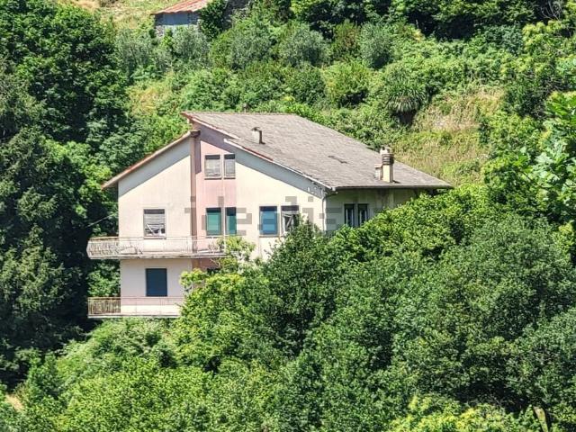 Casa in vendita a Neirone, Liguria