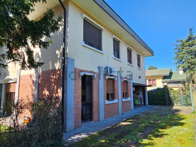 Casa in vendita a Quartiere Rocchetta, Trezzano Sul Naviglio