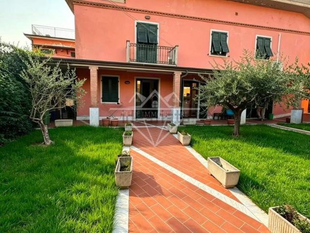 Casa in vendita a Fontia, Carrara