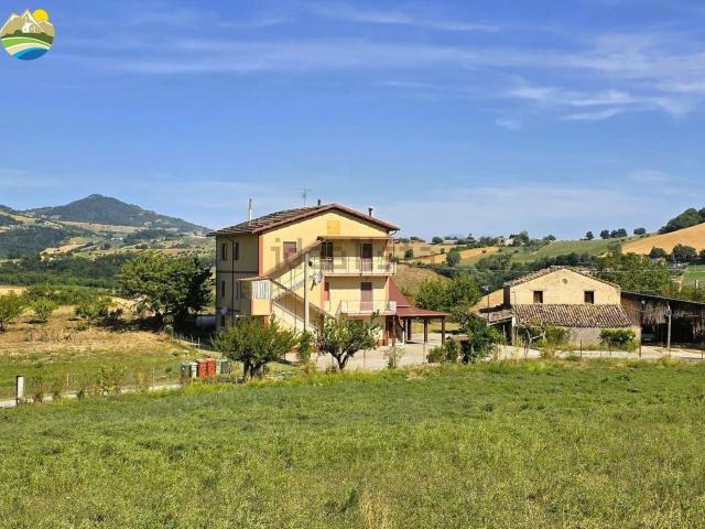Casa in vendita a Montebello Di Bertona, Abruzzo