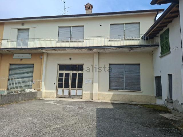 Casa in vendita a Rovato, Lombardia