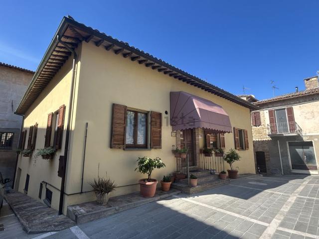 Casa in vendita a Bettona, Umbria