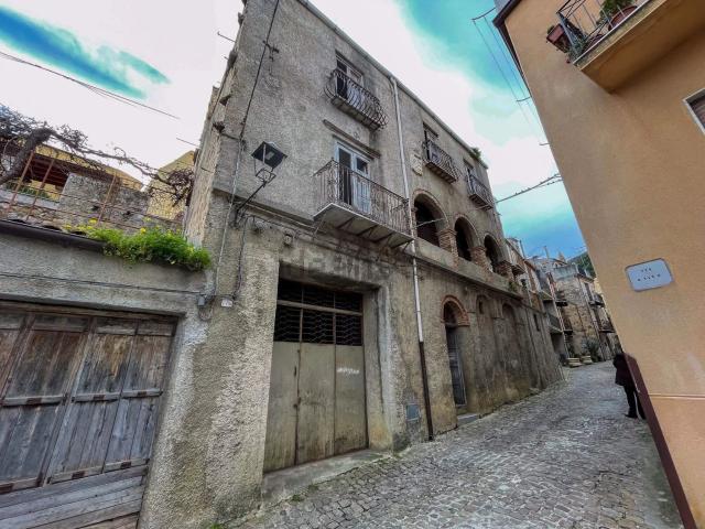 Casa in vendita a Isnello, Sicilia