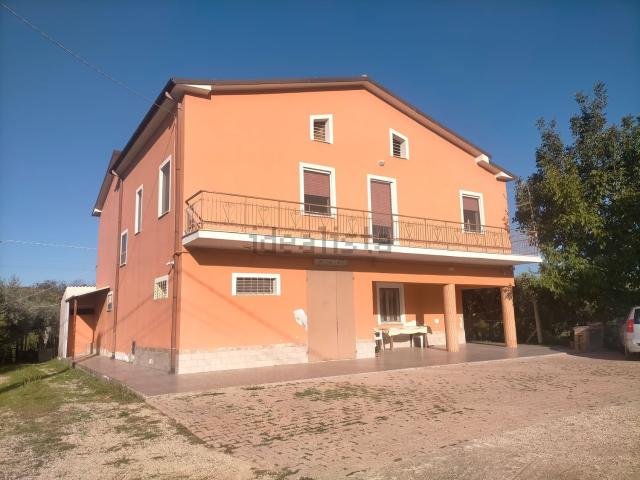 Casa in vendita a Loreto Aprutino, Abruzzo