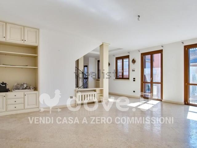 Casa in vendita a Casnigo, Lombardia