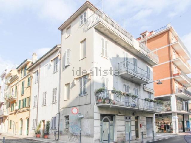 Casa in vendita a Marina centro, Marche