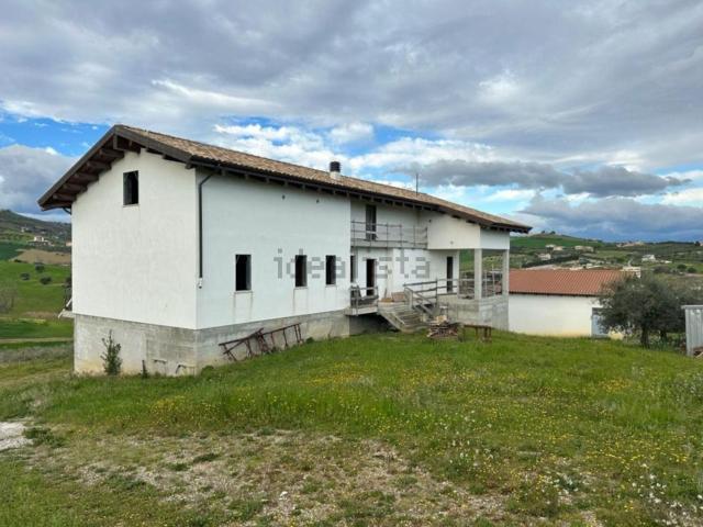 Casa in vendita a Seconda Zona P.E.E.P., Pineto