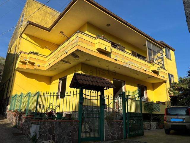 Casa in vendita a Castel Morrone, Campania