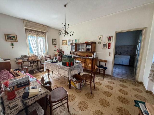 Casa in vendita a Vernate, Lombardia