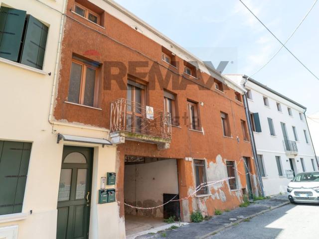 Casa in vendita a Commenda, Rovigo