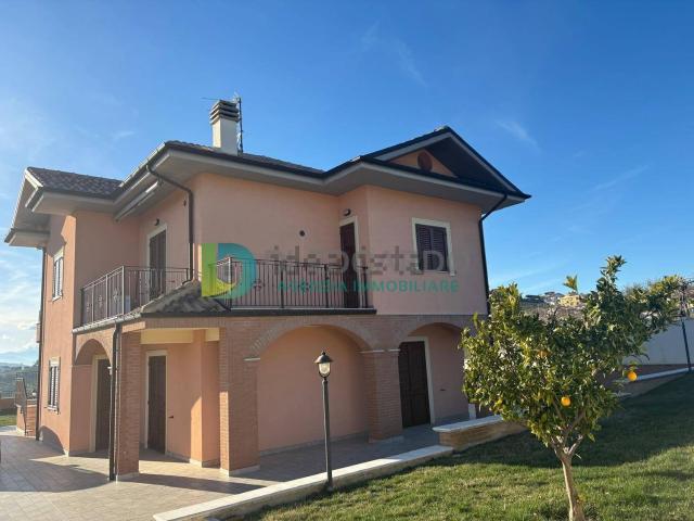Casa in vendita a Unione dei Comuni della Val Vibrata, Colonnella