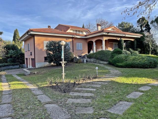 Casa in vendita a Crevenna, Erba